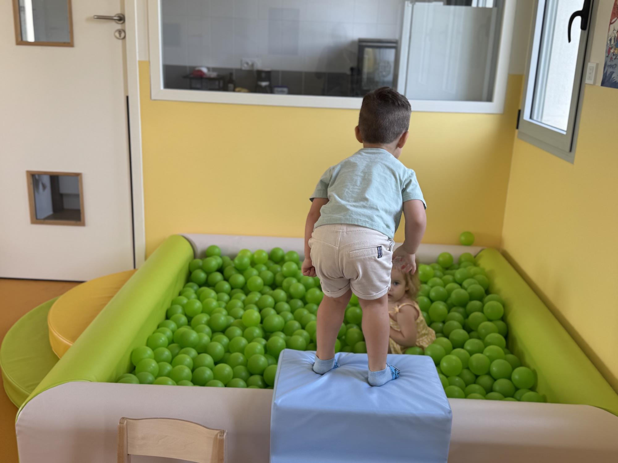 les enfants de la micro crèche Petits Pas Grands Sourires